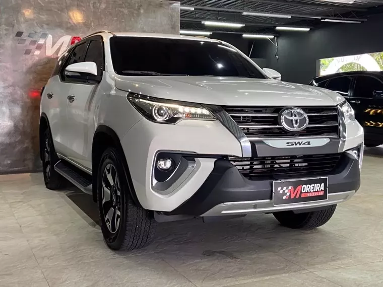 Toyota Hilux SW4 Branco 3