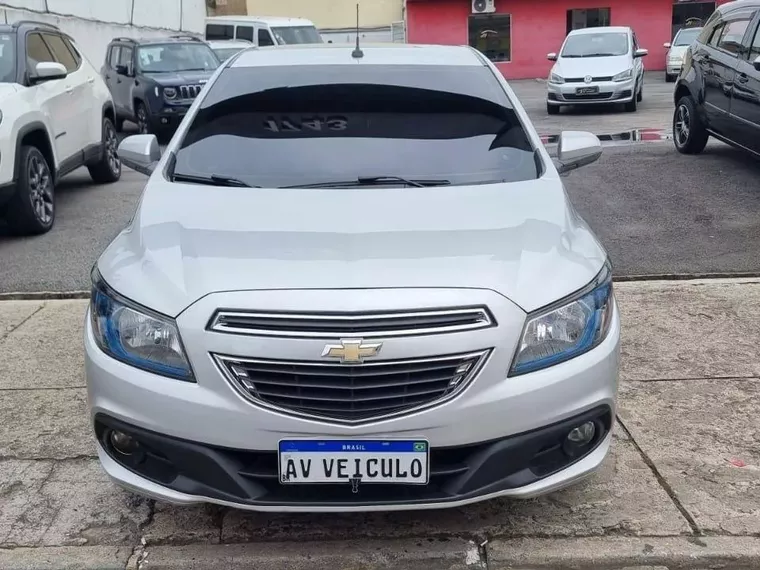 Chevrolet Onix Prata 9