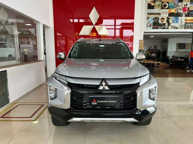 Mitsubishi L200 Triton Prata 10