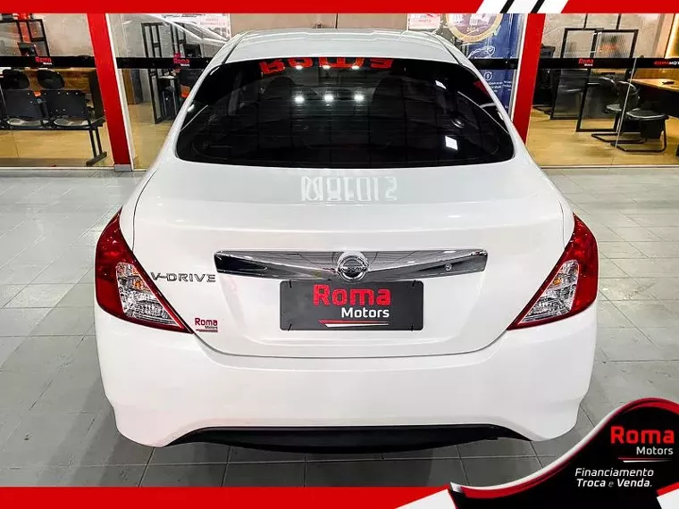 Nissan Versa Branco 5