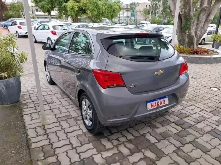 Chevrolet Onix Cinza 9