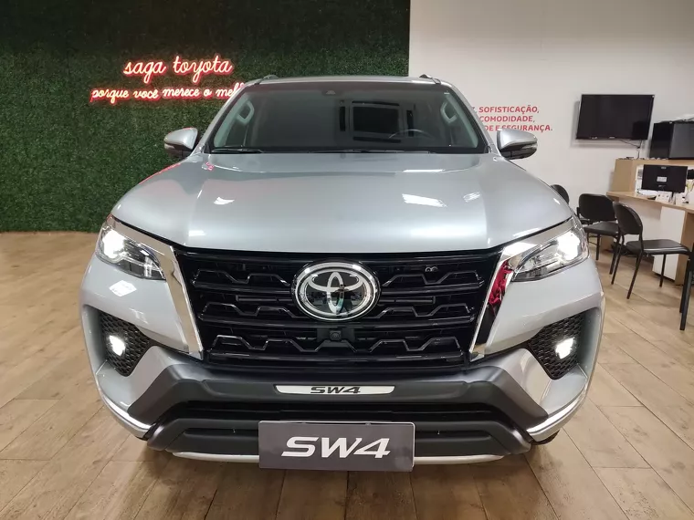 Toyota Hilux SW4 Prata 2