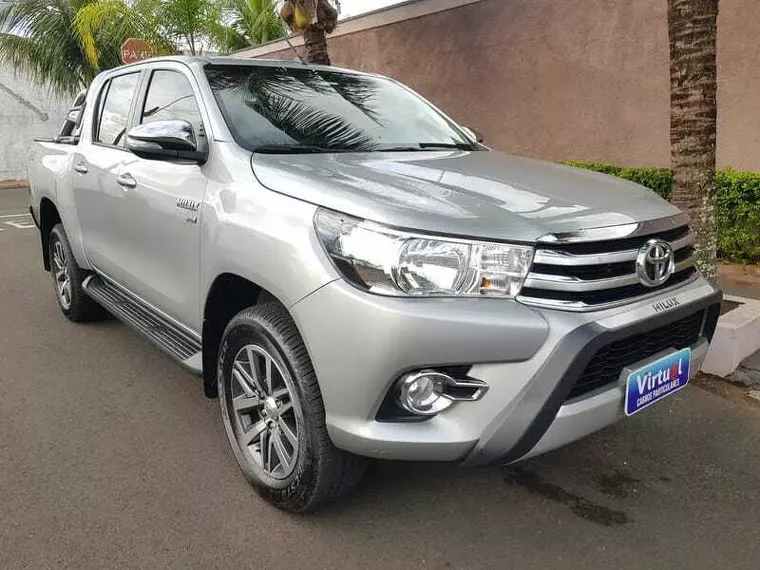 Toyota Hilux Prata 5