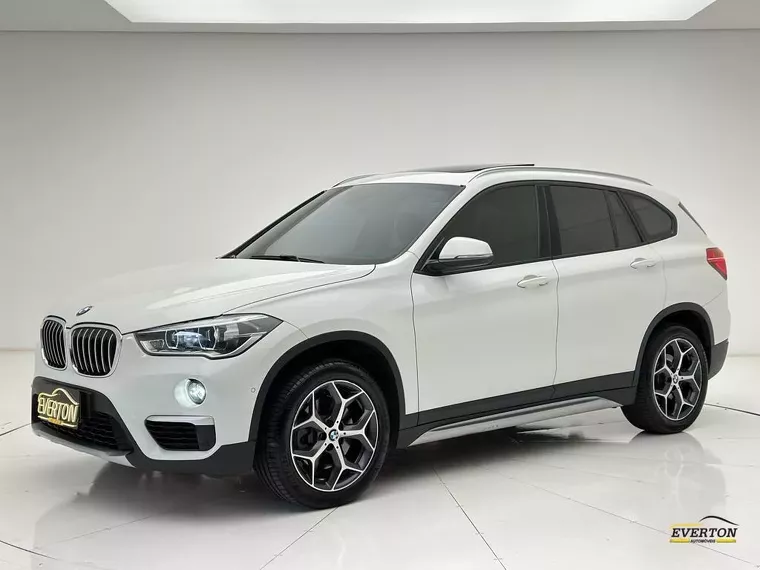 BMW X1 Branco 11