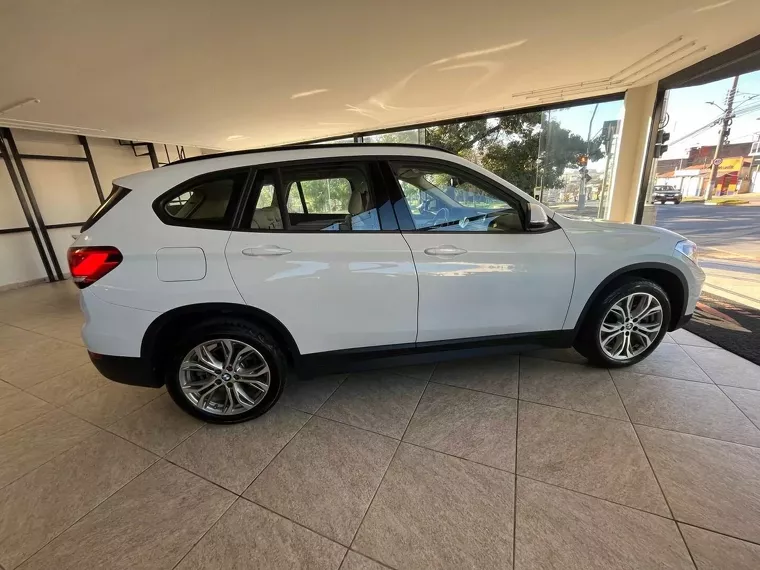 BMW X1 Branco 4