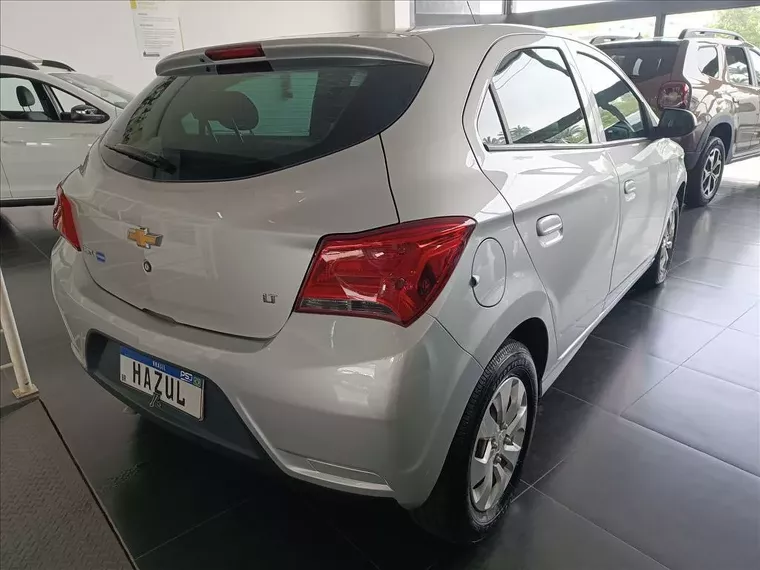 Chevrolet Onix Prata 14