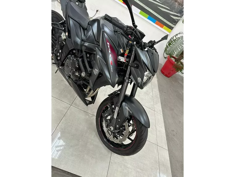 Suzuki GSX-S Preto 16