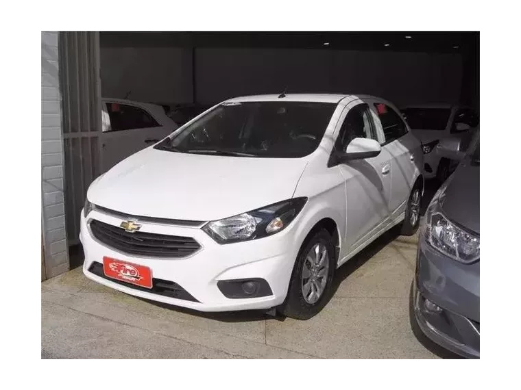 Chevrolet Onix Branco 4