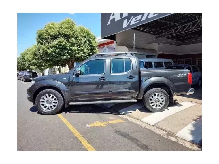 Nissan Frontier Preto 2