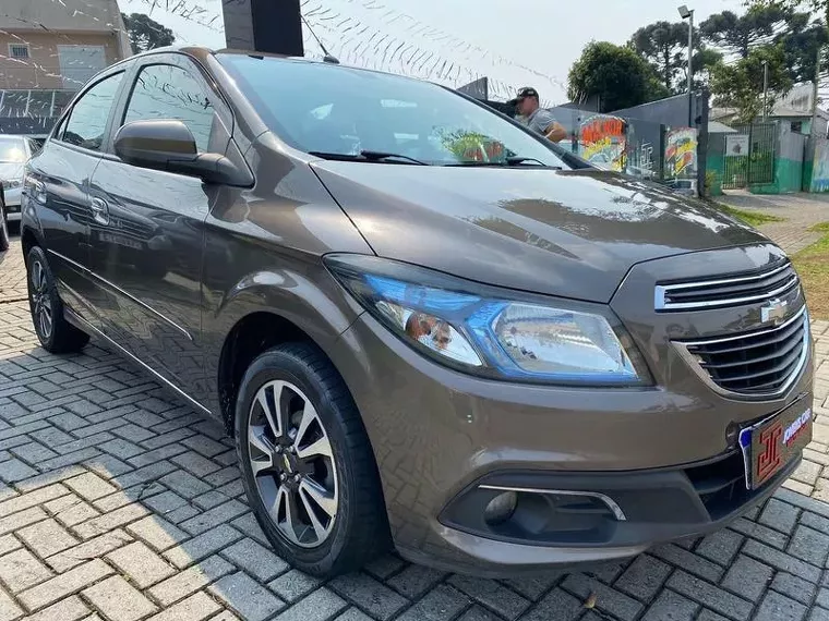 Chevrolet Onix Cinza 8