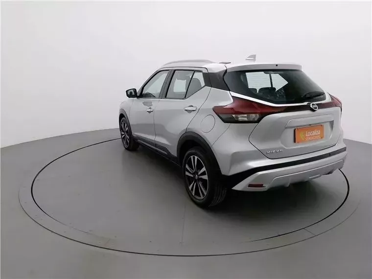 Nissan Kicks Prata 1