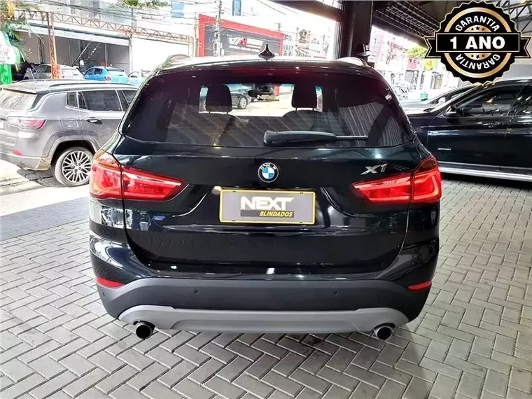 BMW X1 Preto 9