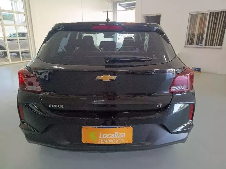 Chevrolet Onix Preto 1