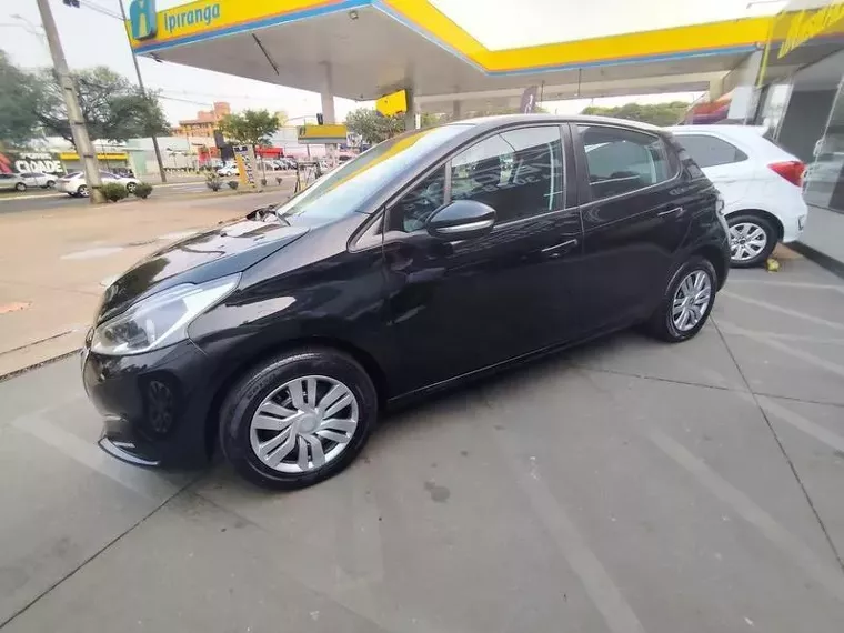 Peugeot 208 Preto 5