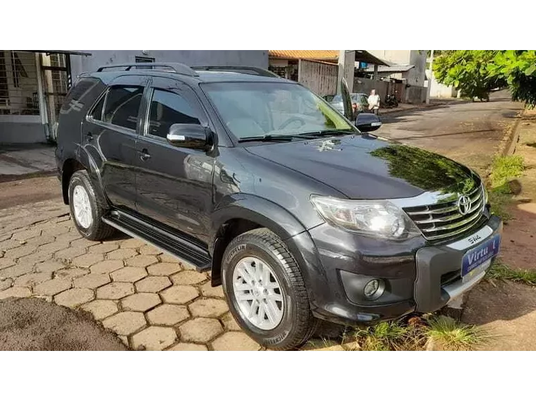 Toyota Hilux SW4 Preto 1