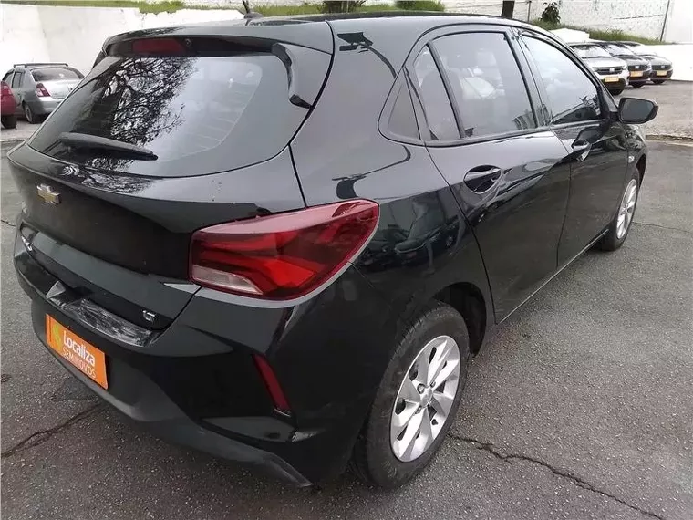 Chevrolet Onix Preto 6