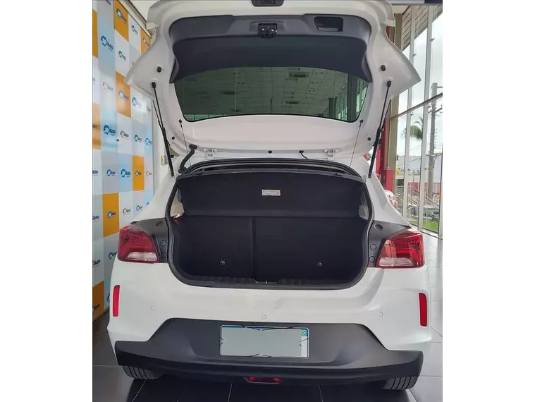 Chevrolet Onix Branco 2