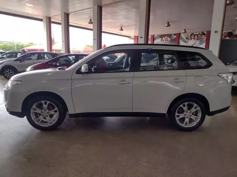 Mitsubishi Outlander Branco 12