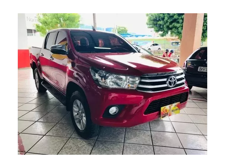 Toyota Hilux Vermelho 8