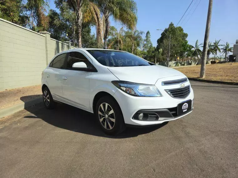 Chevrolet Onix Branco 3