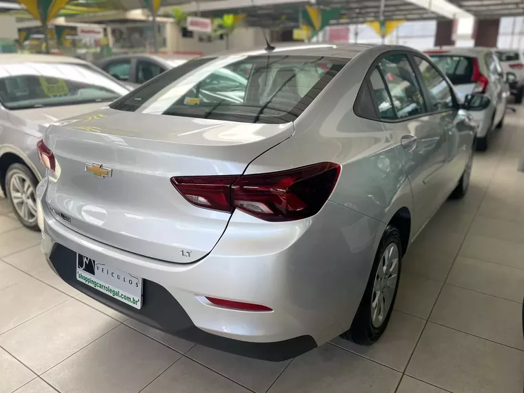 Chevrolet Onix Prata 8