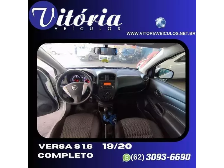 Nissan Versa Branco 4