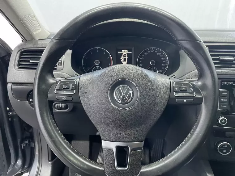 Volkswagen Jetta Cinza 9