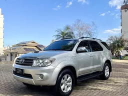 Toyota Hilux SW4