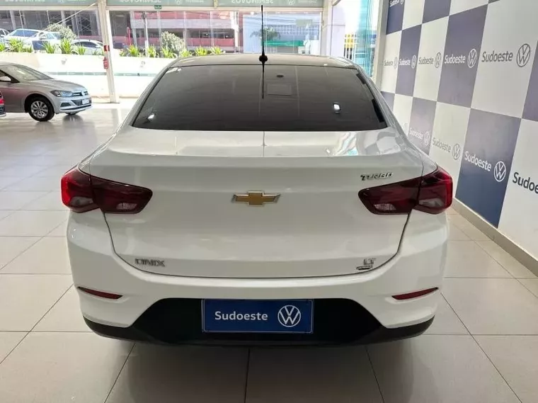 Chevrolet Onix Branco 8