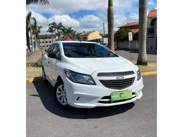 Chevrolet Onix Branco 3