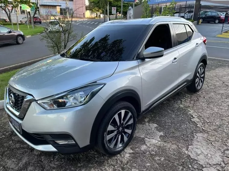 Nissan Kicks Prata 5