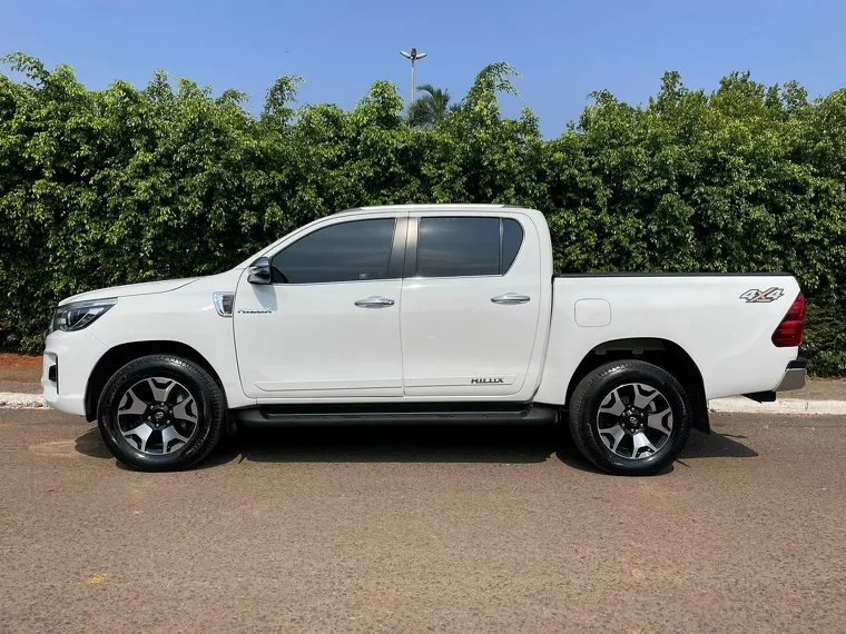 Toyota Hilux Branco 5