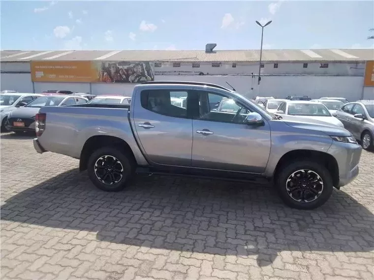 Mitsubishi L200 Triton Prata 14