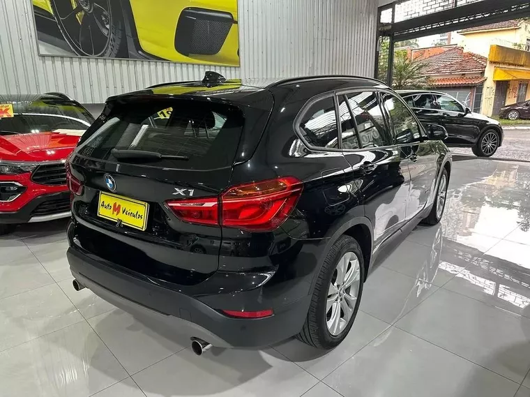 BMW X1 Preto 15