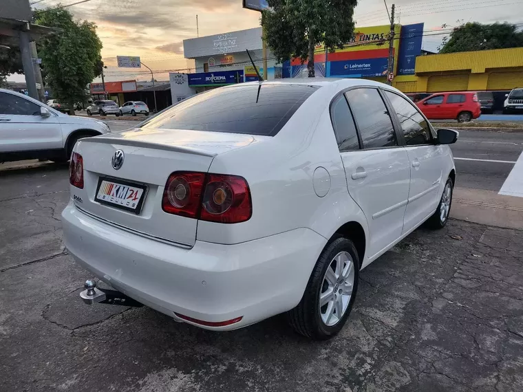 Volkswagen Polo Sedan Branco 3