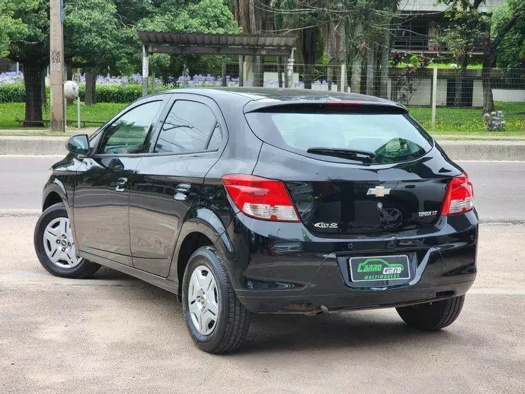 Chevrolet Onix Preto 4