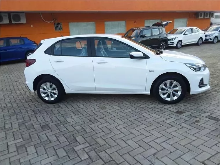 Chevrolet Onix Branco 10