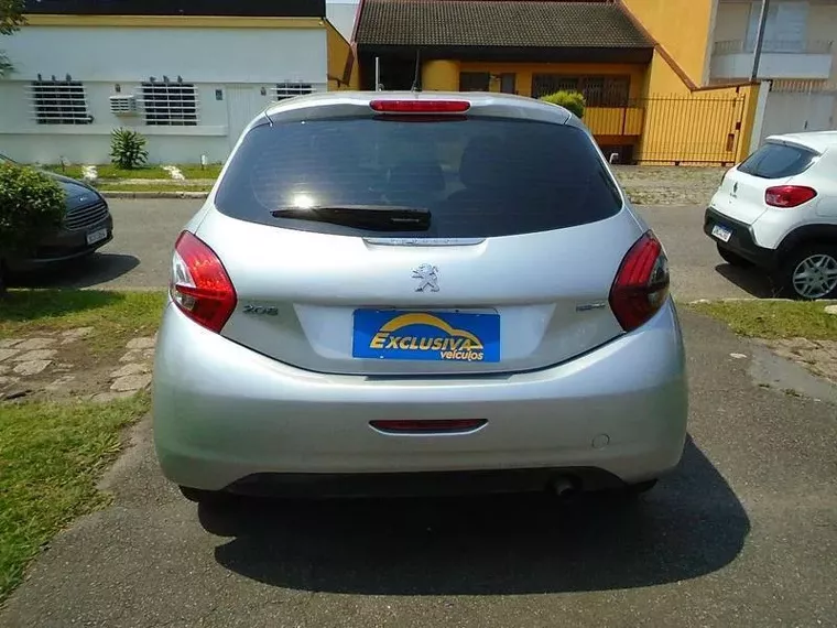 Peugeot 208 Prata 11