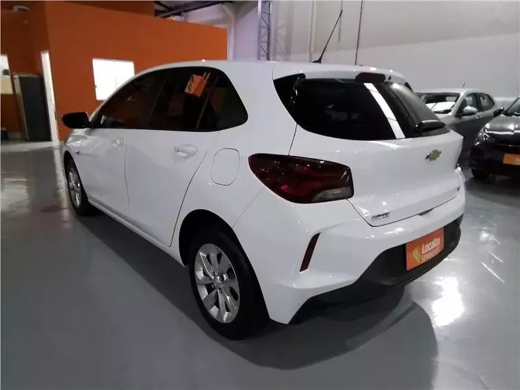 Chevrolet Onix Branco 9