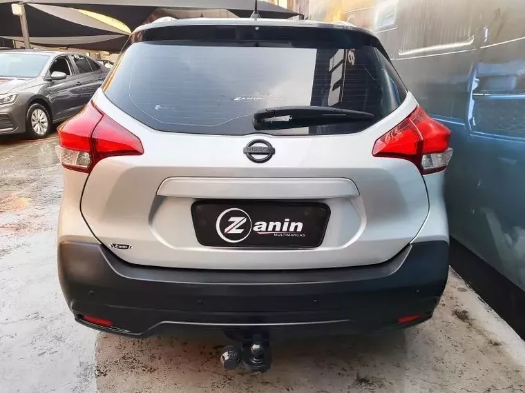 Nissan Kicks Prata 15