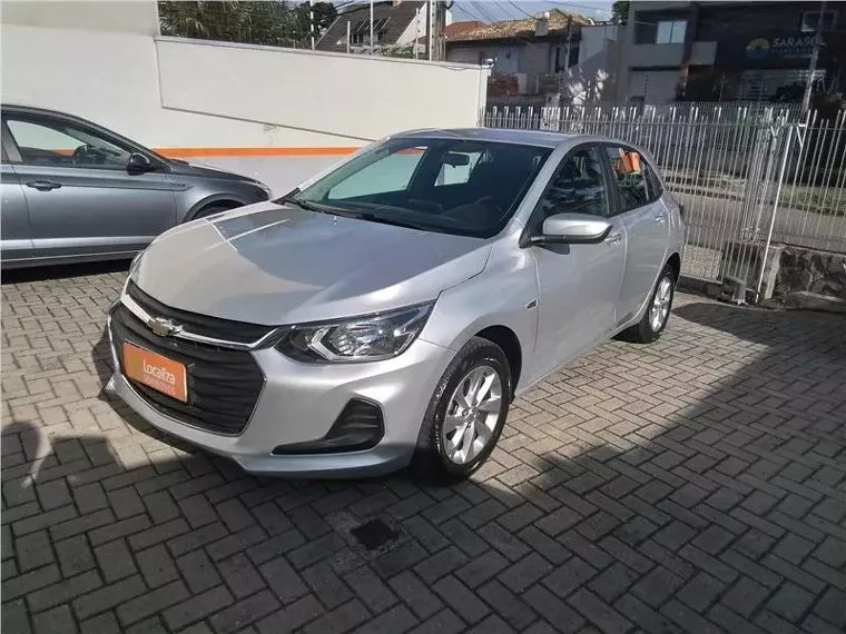 Chevrolet Onix Prata 2