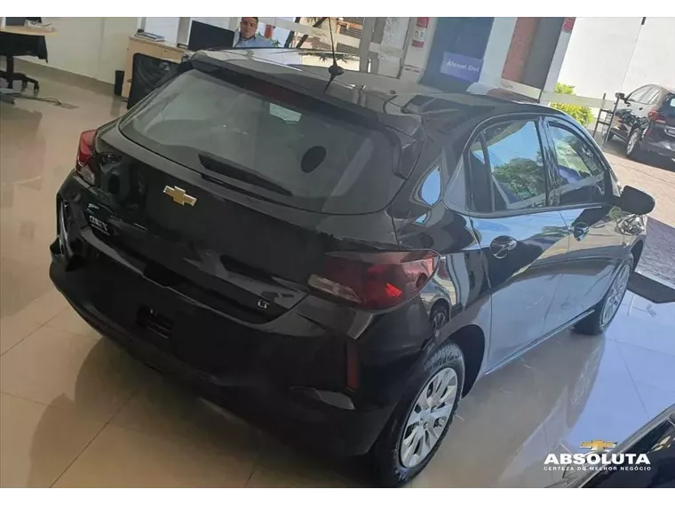 Chevrolet Onix Preto 4