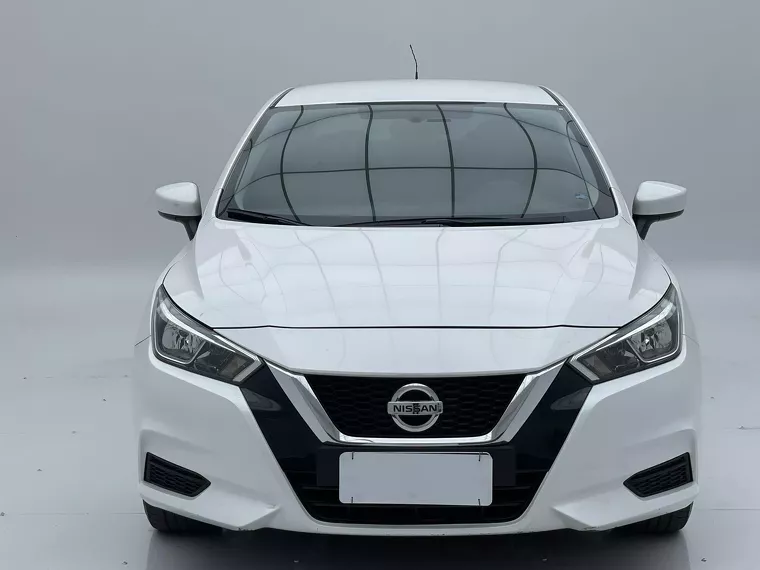 Nissan Versa Branco 6