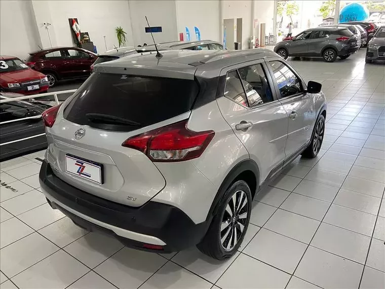 Nissan Kicks Prata 13