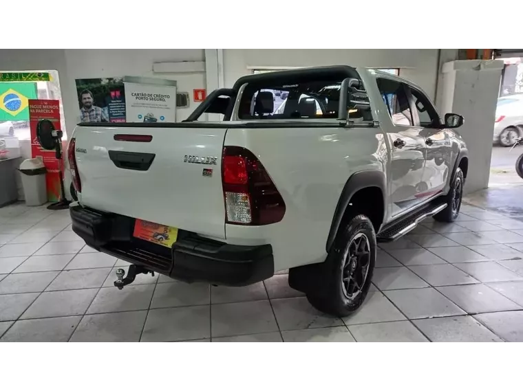 Toyota Hilux Branco 3