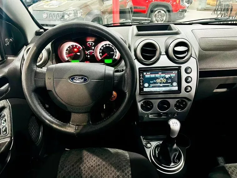 Ford Fiesta Preto 7