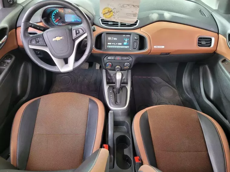 Chevrolet Onix Prata 2