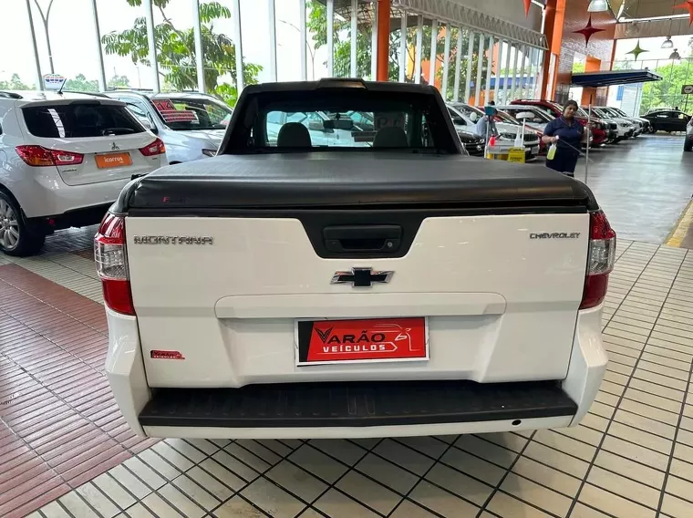 Chevrolet Montana Branco 11