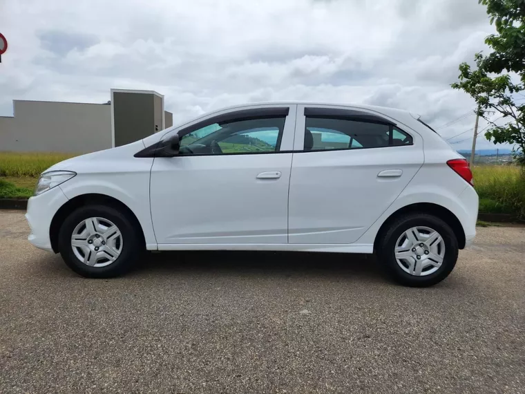 Chevrolet Onix Branco 4