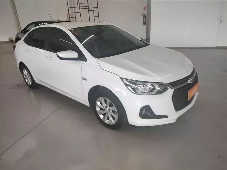 Chevrolet Onix Branco 6